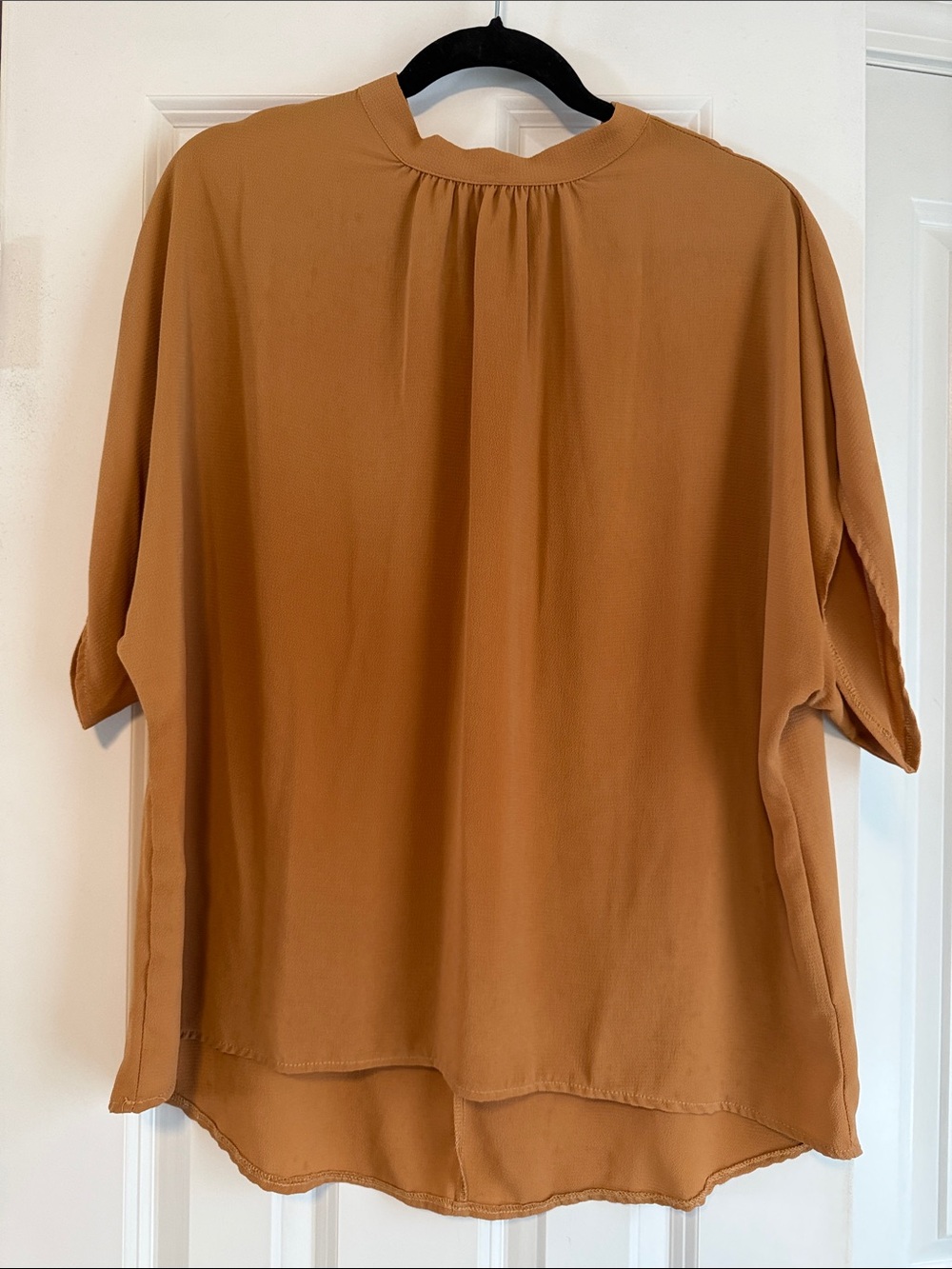 Women's Relaxed Short-Sleeve Blouse in Camel Brown